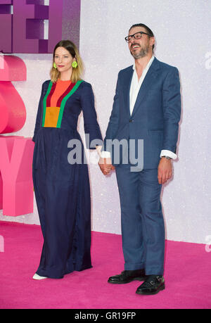 Londres, Royaume-Uni. 5 Septembre, 2016. Sienna Guillory et Enzo Cilenti arrivent pour la première mondiale de 'Bridget Jones's Baby' à l'Odeon Leicester Square le 5 septembre 2016 à Londres, en Angleterre. Crédit : Gary Mitchell/Alamy Live News Banque D'Images