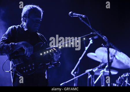 La bande 42 ont eu leur premier concert jamais à Buenos Aires. Photo : bassiste et leader interdiction Mark King Banque D'Images