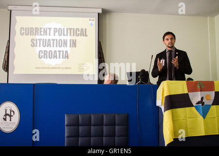 Aug 29, 2016 - Novi Sad, Serbie - Conférence pour les questions Liberland à Novi Sad le 27 août. La République libre d'Liberland, est une auto-proclamé micronation réclamant une parcelle de terres contestées sur la rive ouest du Danube, entre la Croatie et la Serbie. (Crédit Image : © David Tesinsky via Zuma sur le fil) Banque D'Images