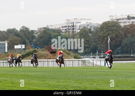 Auteuil, Route des Lacs à Paris, France. 6 Septembre, 2016. La race 8, Jean Noiret Chase. Commetoi monté par Thomas Beaurain : Action Crédit Plus Sport Images/Alamy Live News Banque D'Images