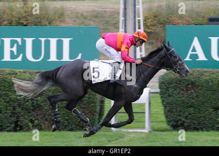 Auteuil, Route des Lacs à Paris, France. 6 Septembre, 2016. La race 8, Jean Noiret Chase. Commetoi monté par Thomas Beaurain : Action Crédit Plus Sport Images/Alamy Live News Banque D'Images