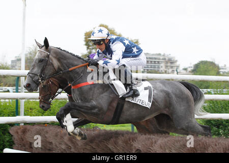 Auteuil, Route des Lacs à Paris, France. 6 Septembre, 2016. Course 1, Prix Finot montre Dalgharina monté par Jacques Ricou Crédit : Action Plus de Sports/Alamy Live News Banque D'Images