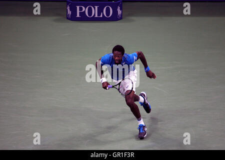 New York, USA. 6 Septembre, 2016. Gaël Monfils de France pendant son quart de finale match contre son compatriote Lucas Pouille au United States Open Tennis Championships à Flushing Meadows, New York le mardi 6 septembre. Monfils a remporté le match en 5 sets Crédit : Adam Stoltman/Alamy Live News Banque D'Images