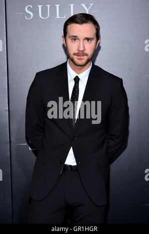 New York, NY, USA. Sep 6, 2016. Sam Huntington aux arrivées de Sully Premiere, Alice Tully Hall au Lincoln Center, New York, NY Le 6 septembre 2016. Crédit : Steven Ferdman/Everett Collection/Alamy Live News Banque D'Images