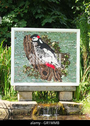 Le Bath House Gardens et à Stoney Middleton vinaigrette en 2015 représentant un pic conçu par Max Bettney. Banque D'Images