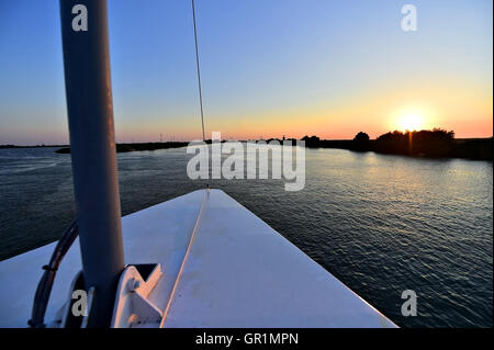 Sulina bras du Danube en Roumanie au coucher du soleil Banque D'Images