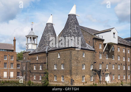 Le réveil de trois usines en arc à Londres Angleterre Royaume-Uni UK Banque D'Images