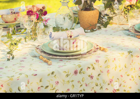 Image d'un tableau romantique, pour un mariage ou garden party. Banque D'Images