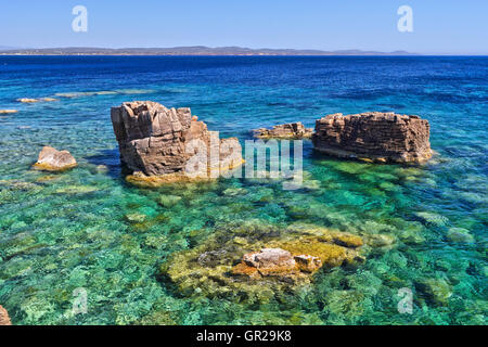 Côte sud de l'île de San Pietro, en Sardaigne, Italie Banque D'Images