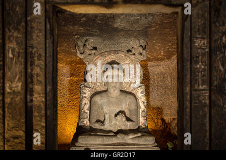 Statue de Bouddha sur Ajanta grottes près de Aurangabad, l'état de Maharashtra en Inde Banque D'Images