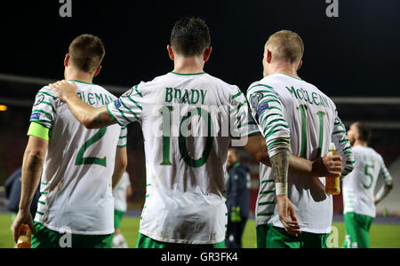 République d'Irlande (L - R) Seamus Coleman, Robbie Brady et James McClean après la qualification pour la Coupe du Monde FIFA 2018, GROUPE D match au stade de Rajko Mitic, Belgrade. Banque D'Images