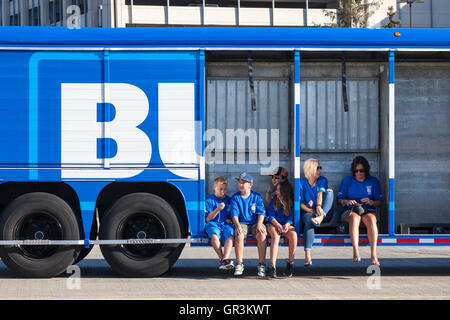 Detroit, Michigan - les membres de l'Union et les enfants voyagent dans un camion de livraison de bière au cours du travail de Detroit Day Parade. Banque D'Images