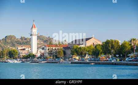 Skyline de Zakynthos, île grecque de la mer Ionienne avec grands Dionysios St. église comme principal point de repère Banque D'Images