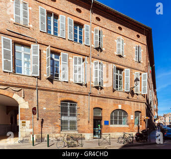 Vue sur la rue typique de la vieille ville, Toulouse, France Banque D'Images