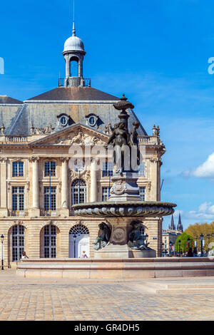 Place de la Bourse (1745-1747, conçu par Jacques-Ange Gabriel), Bordeaux, France Banque D'Images