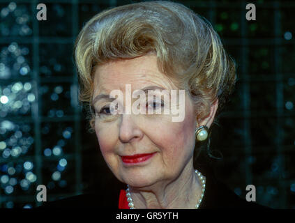 Washington, DC. USA. 1996 Phyllis Schlafly en dehors du Studio ABC's après dimanche matin talk show Crédit : Mark Reinstein Banque D'Images