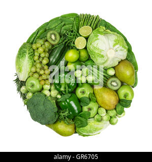 Cercle des fruits et légumes vert isolé sur fond blanc Banque D'Images