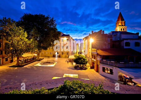 Cinq puits carrés à Zadar Vue de nuit, la Dalmatie, Croatie Banque D'Images