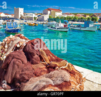 Village de pêcheurs pittoresque de Razanac composition carrée, Dalmatie, Croatie Banque D'Images