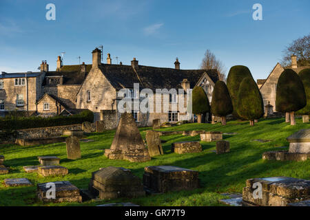 Cotswold stone cottages dans le village de Painswick, Gloucestershire, Royaume-Uni Banque D'Images