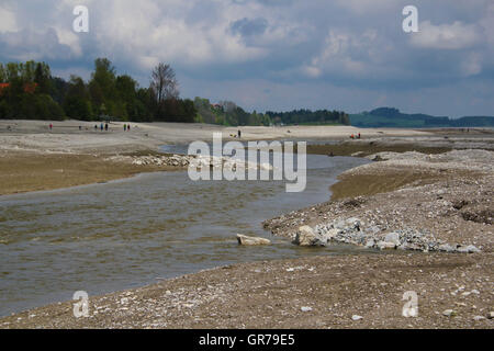 La randonnée à travers le lac de Forggen Banque D'Images