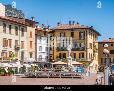 Ville de Lovere au lac d'Iseo en Italie Banque D'Images