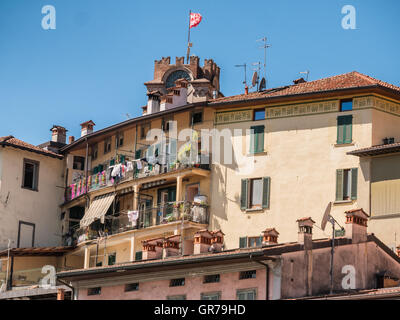 Ville de Lovere au lac d'Iseo en Italie Banque D'Images