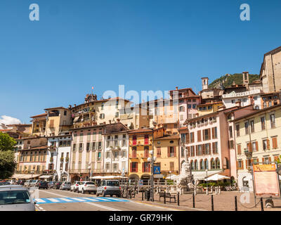 Ville de Lovere au lac d'Iseo en Italie Banque D'Images