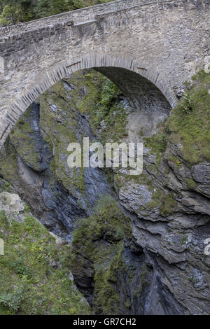 Pont sur la Via Mala Banque D'Images