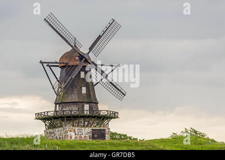 Moulin à vent traditionnel sur la côte occidentale de la Suède Banque D'Images