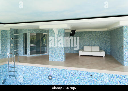 Villa, piscine intérieure, piscine vide Banque D'Images