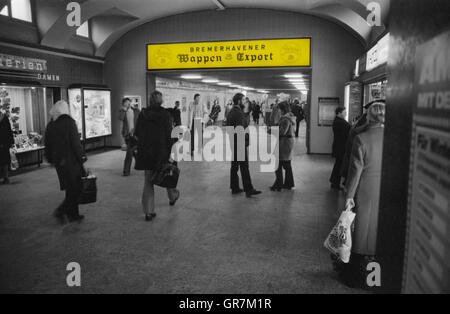 D'attente en station Romm p.c. Banque D'Images