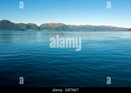 Sognefjord entre Sarre et Oppedal, Norvège Banque D'Images