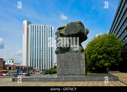 Monument à Karl Marx en face de l'hôtel Mercure, Chemnitz, Saxe, Allemagne Banque D'Images