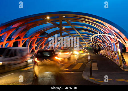 Les effets de lumière au-Pont Hans-Wilsdorf, Genève, Suisse Banque D'Images