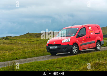 Royal Mail voiture de service en service, Sutherland, Scotland, United Kongdom Banque D'Images