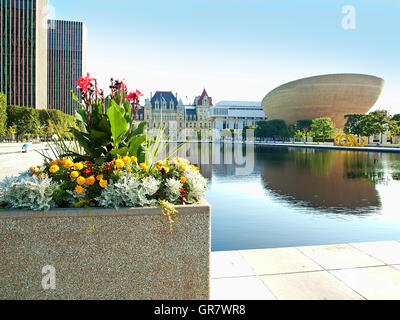 Albany, New York, USA. Septembre, 4,2016. Décorations florales sur Plaza Albany Banque D'Images