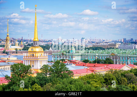 Vue aérienne de la tour de l'amirauté et l'Ermitage, Saint-Pétersbourg, Russie Banque D'Images