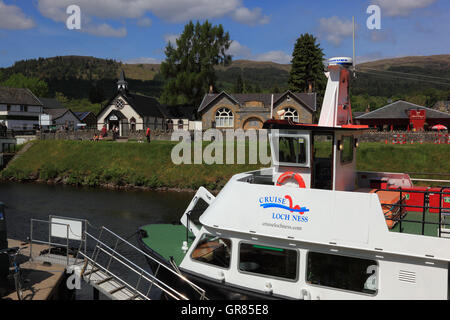 L'Écosse, Highlands, place Fort Augustus à l'extrémité sud du Loch Ness, l'expédition dans le Kaledonische, relie le canal Banque D'Images