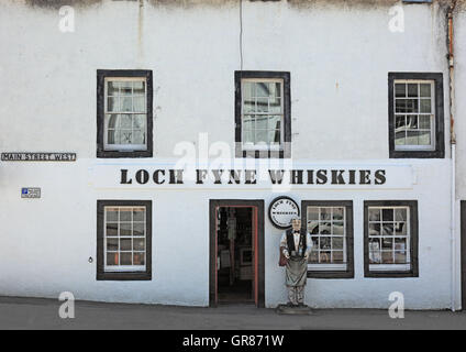 L'Écosse, Inveraray, whisky shop, place dans l'autorité unitaire écossais Argyll et Bute, est situé sur la rive du Loch d'admission F Banque D'Images