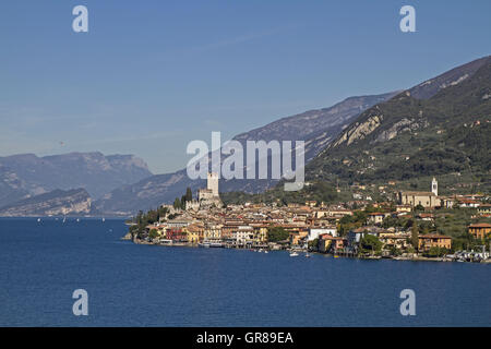 Malcesine et Much-Visited populaire destination sur la rive orientale du lac de Garde Banque D'Images