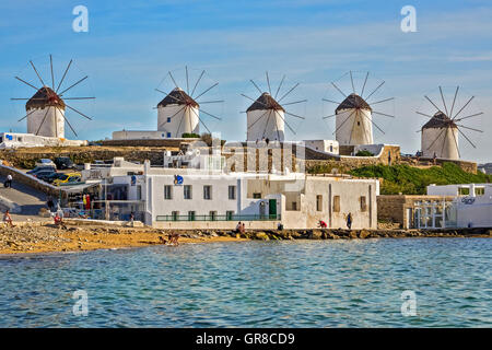 Moulins à vent traditionnels grecs Grèce Mykonos Banque D'Images