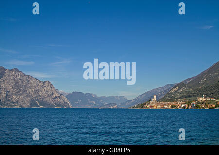 Malcesine et Much-Visited populaire destination sur la rive orientale du lac de Garde Banque D'Images