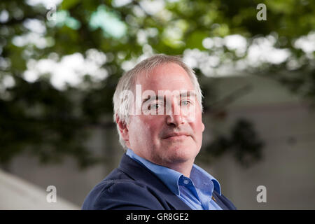 Chris Riddell, l'illustratrice et écrivain britannique à l'occasion de livres pour enfants et d'un caricaturiste pour l'observateur, à l'Edinburgh International Book Festival. Edimbourg, Ecosse. 27 août 2016 Banque D'Images