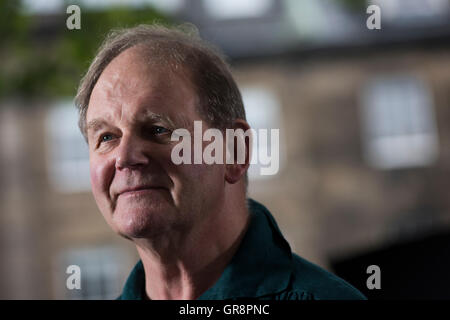 Livre en anglais, auteur, poète, dramaturge et librettiste Michael Morpurgo OBE, FRSL, FKC, DL. Banque D'Images
