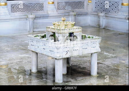 Istanbul-Topkapi Palace, fontaine dans la cour 4 Banque D'Images