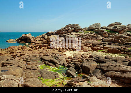 Rochers de granit sur la Côte de Granit Rose à Ploumanach, Bretagne, France Banque D'Images