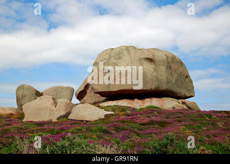 Rochers de granit sur la Côte de Granit Rose à Ploumanach, Bretagne, France Banque D'Images