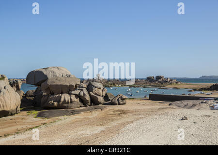 Rochers de granit sur la Côte de Granit Rose à Ploumanach, Bretagne, France Banque D'Images