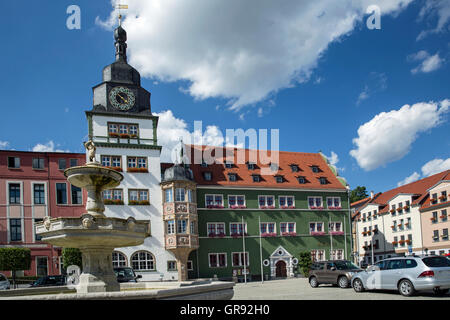 L'Hôtel de ville et le marché avec la fontaine du marché à Rudolstadt, Thuringe, Allemagne Banque D'Images